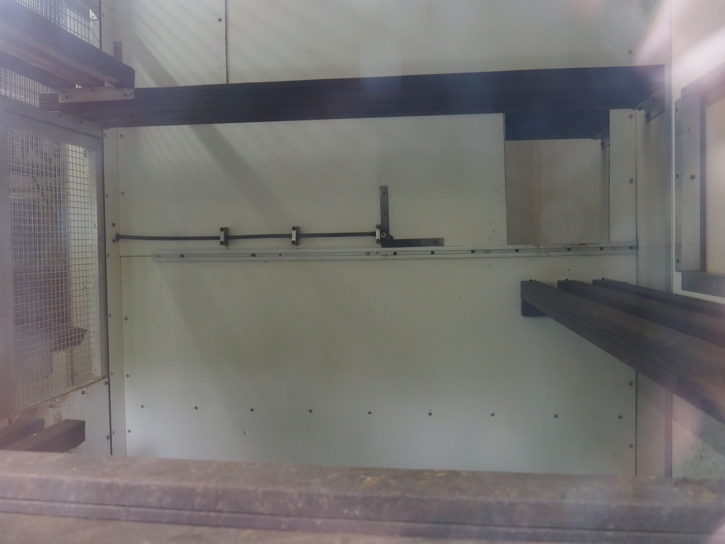 Rhesus macaque indoor housing, 2019-05-25