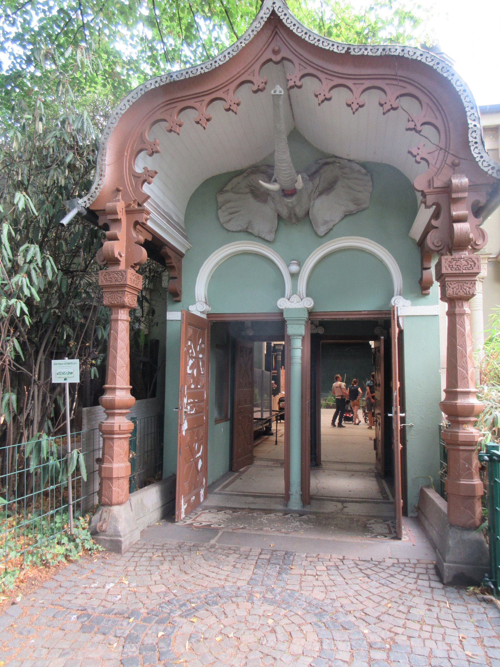 Rhino House - entrance