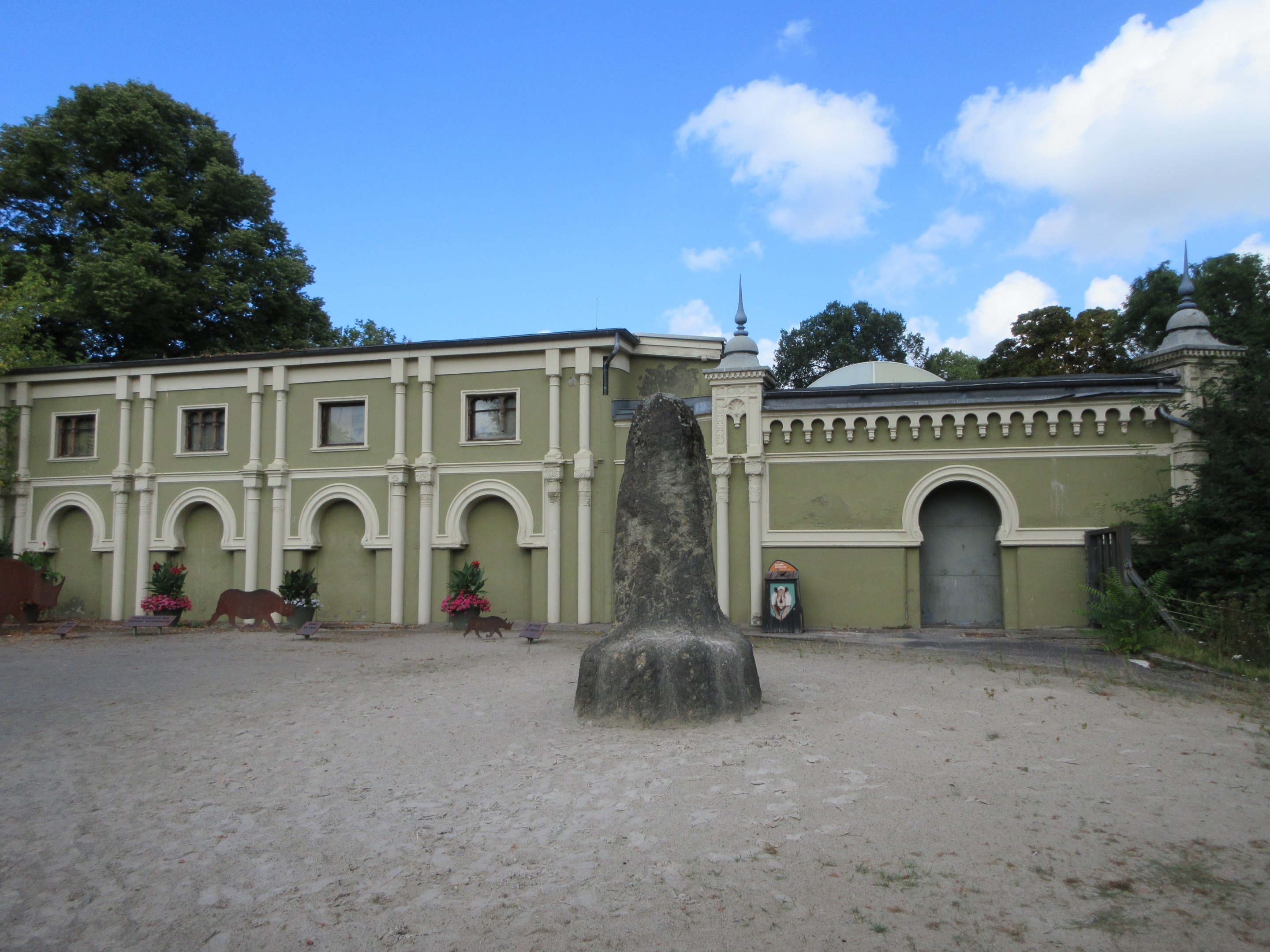 Rhino House - side view