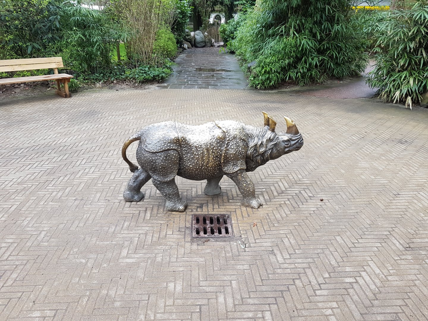 Rhino-statue
