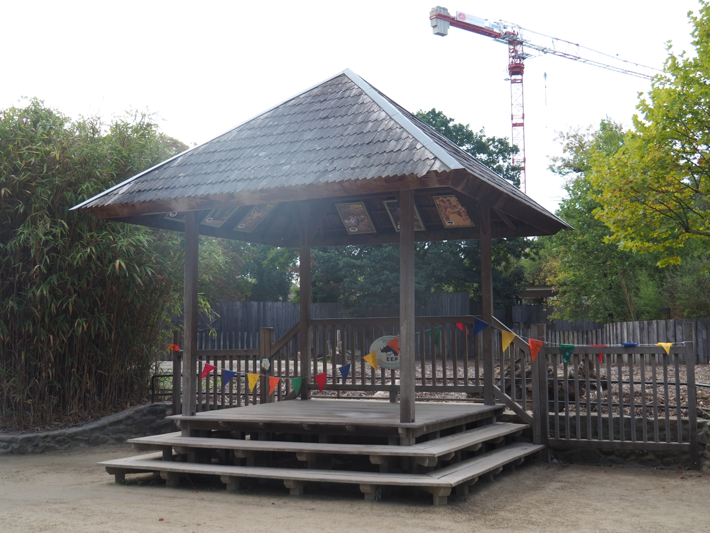 Rhinoceros paddock viewing shelter
