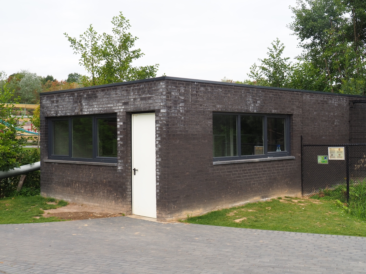 Ring-tailed lemur and lar gibbon house (Aug 28th, 2018)