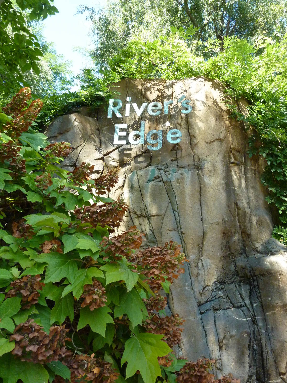 River's Edge - Entrance Sign