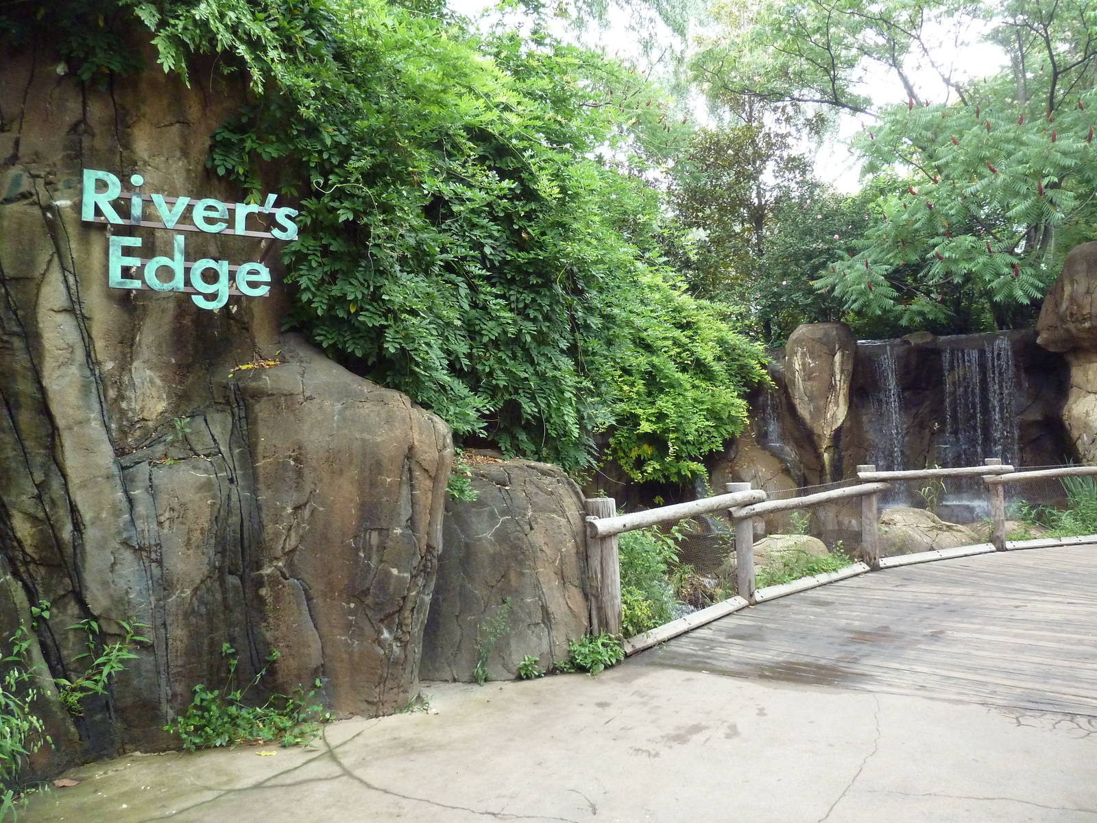 River's Edge - Entrance Sign