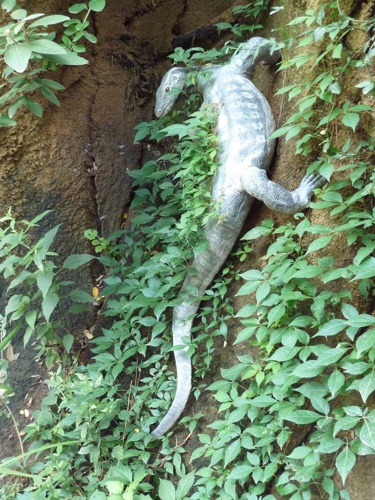 River's Edge - Lizard Statue