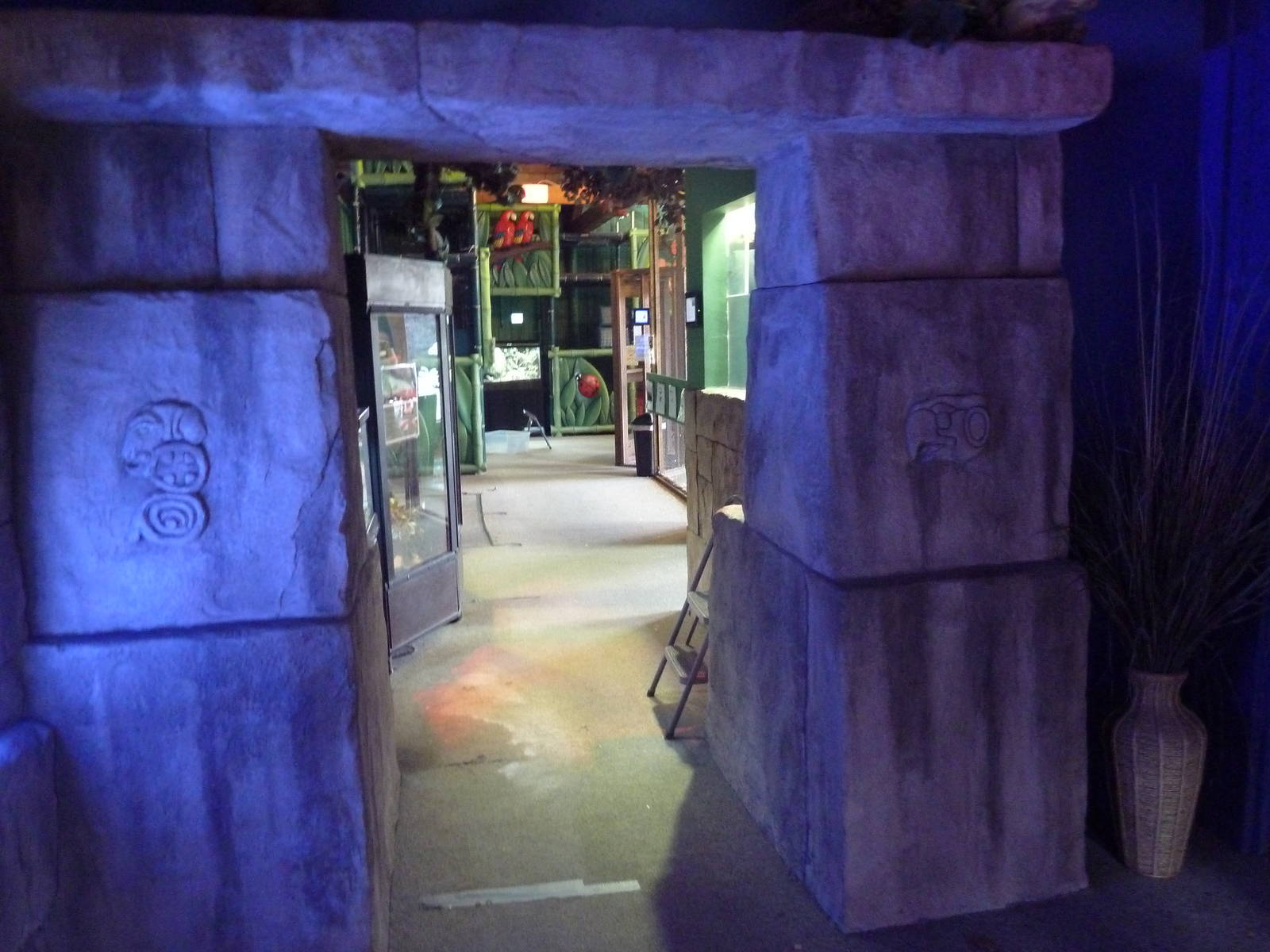 Rock Entrance (Lorikeet Aviary is just beyond this wall)