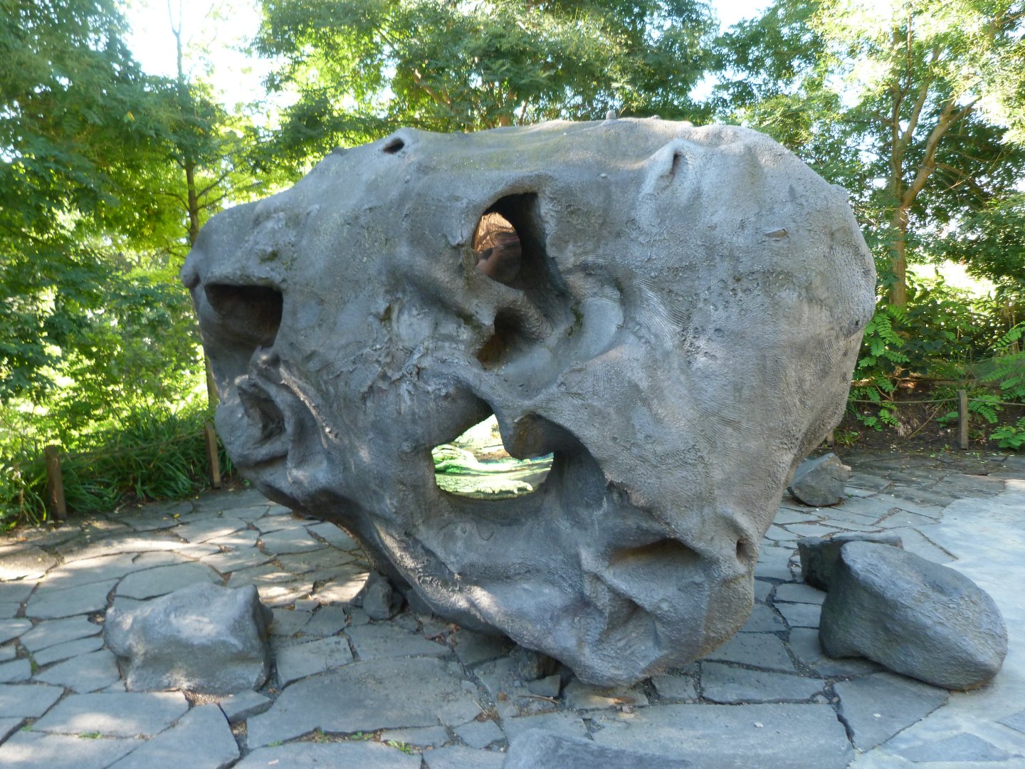 Rock with screens -Zoo Praha (2025)