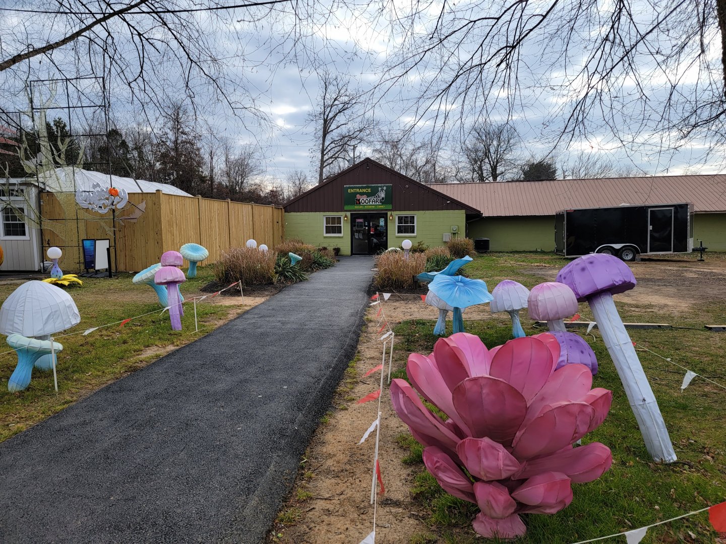 Roer's Zoofari - Entrance to walk-through / gift shop