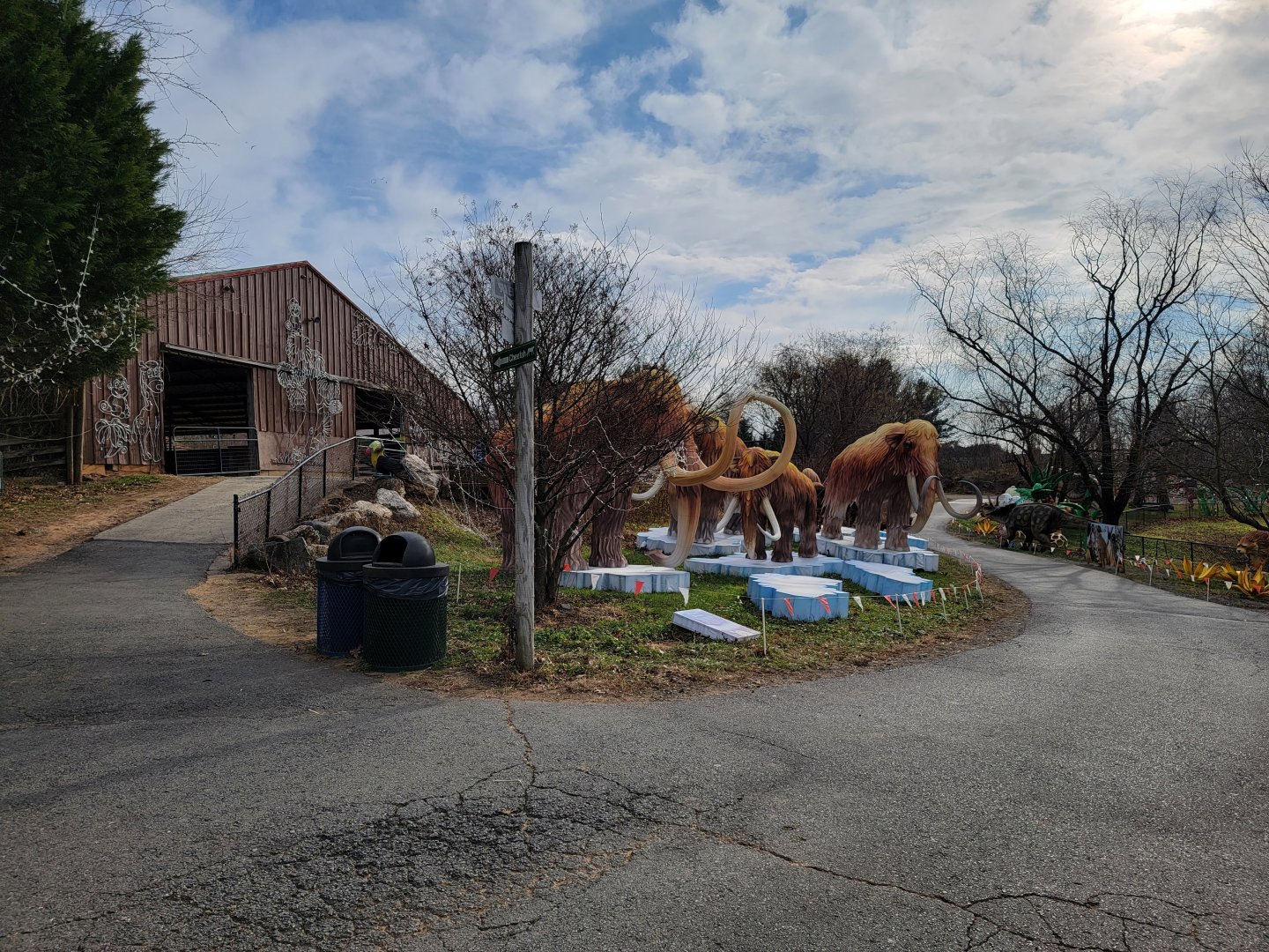 Roer's Zoofari - Lots of mammoths