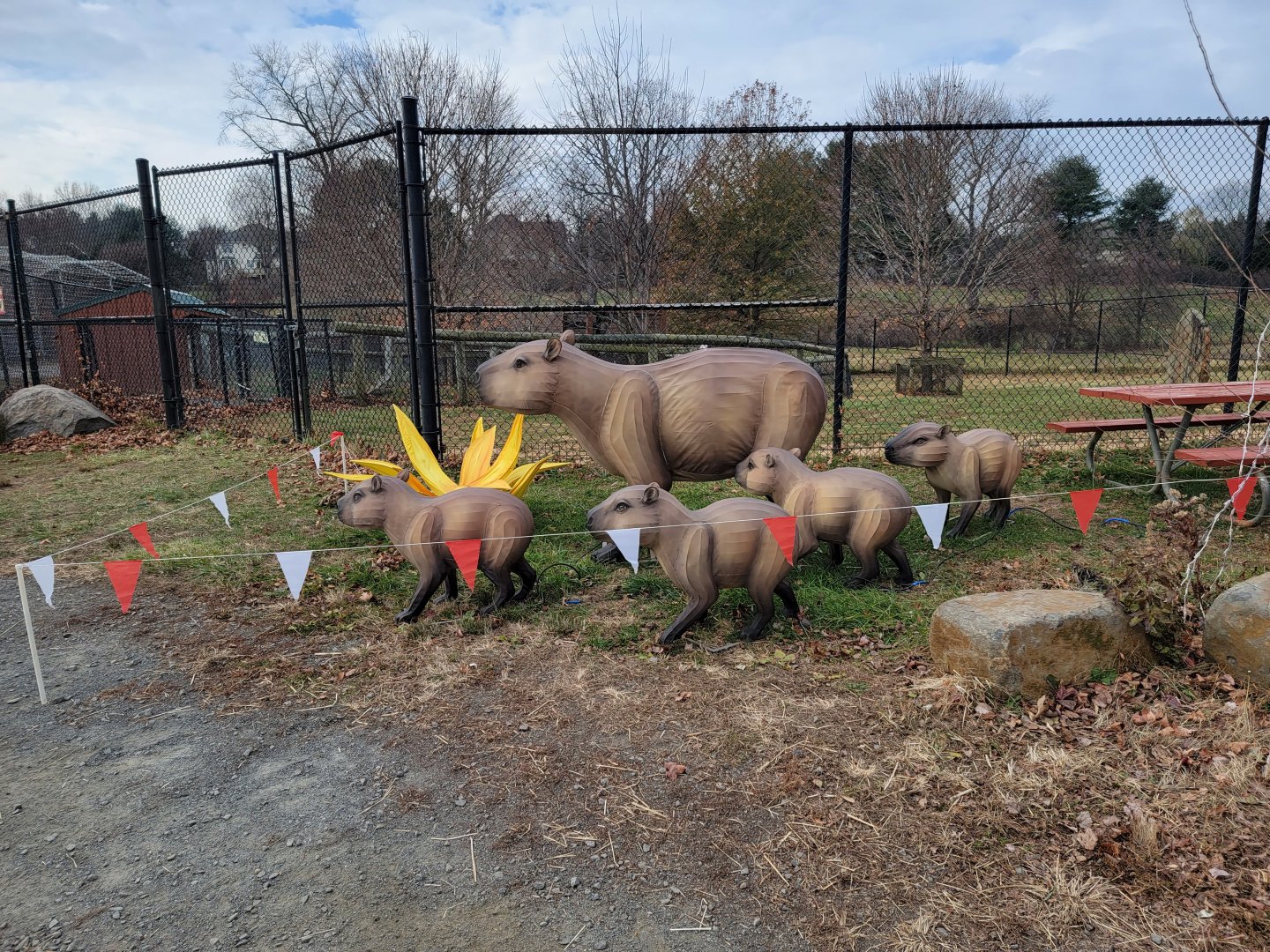 Roer's Zoofari - LuminoCity capybara family