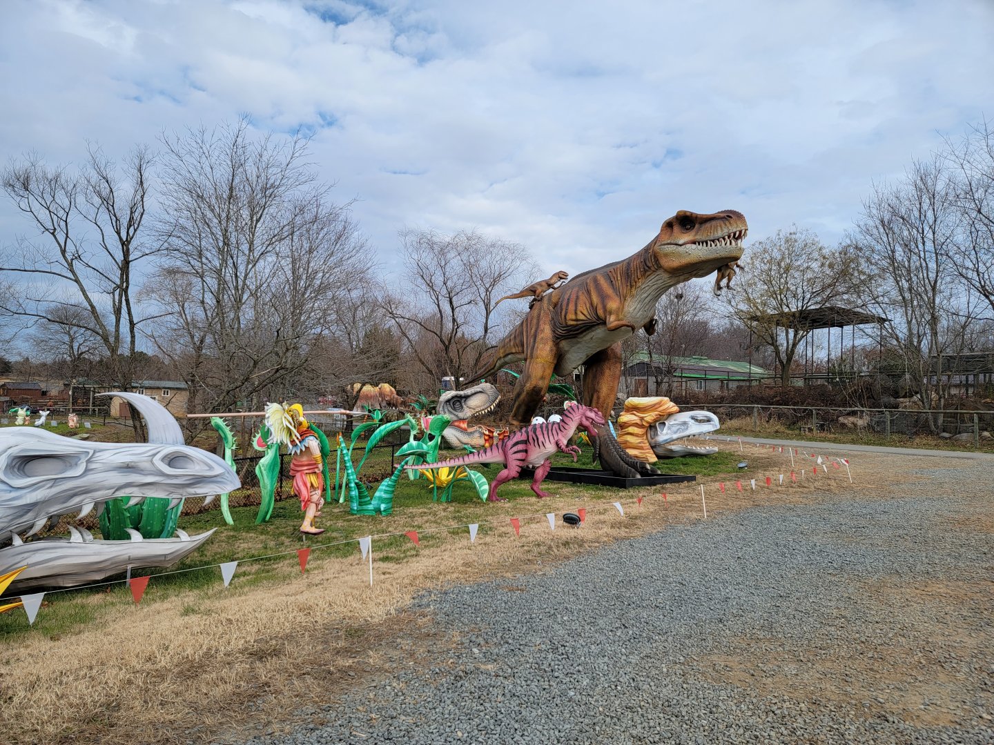 Roer's Zoofari - LuminoCity Festival dinosaurs