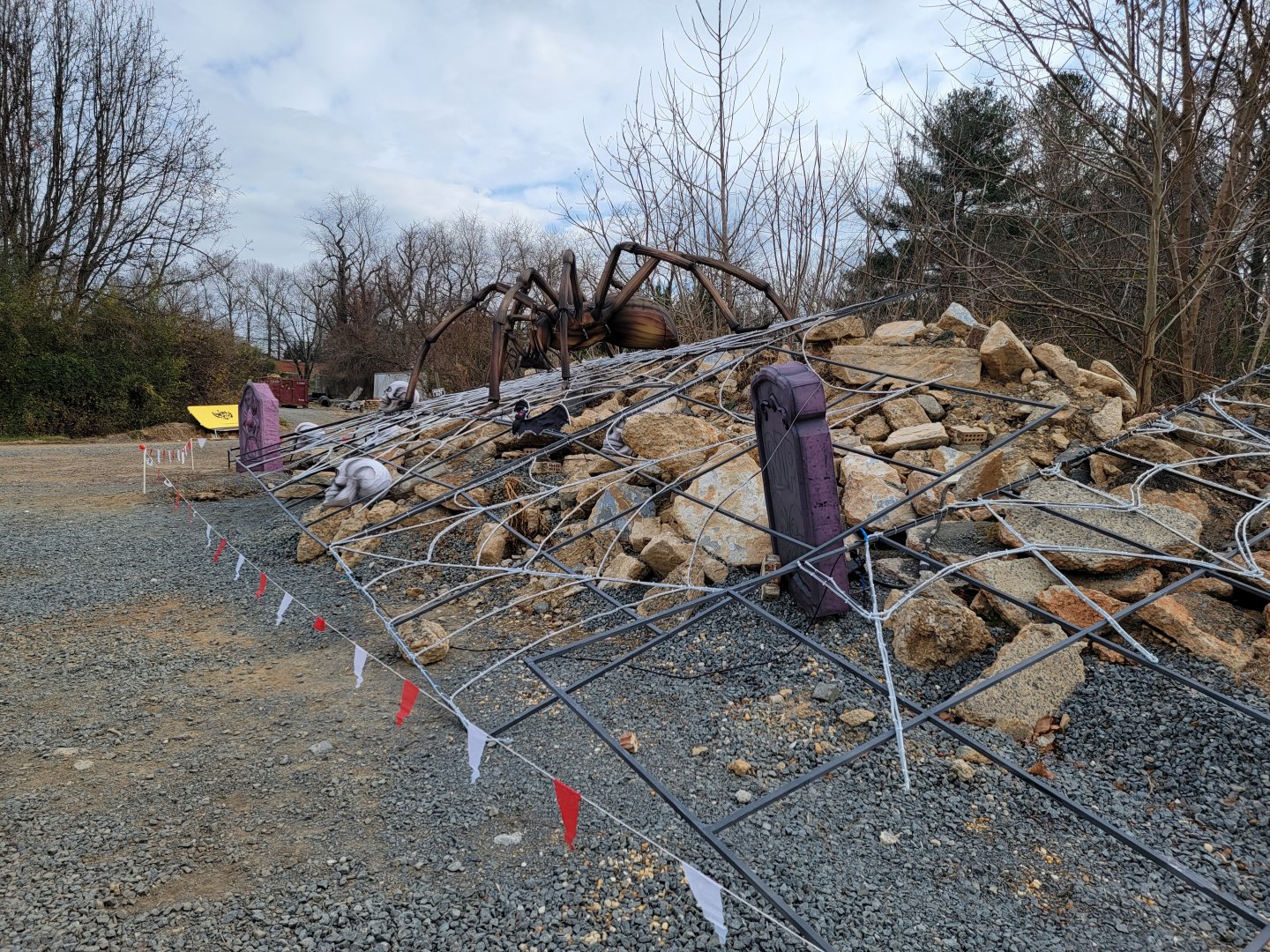 Roer's Zoofari - LuminoCity Festival spiders