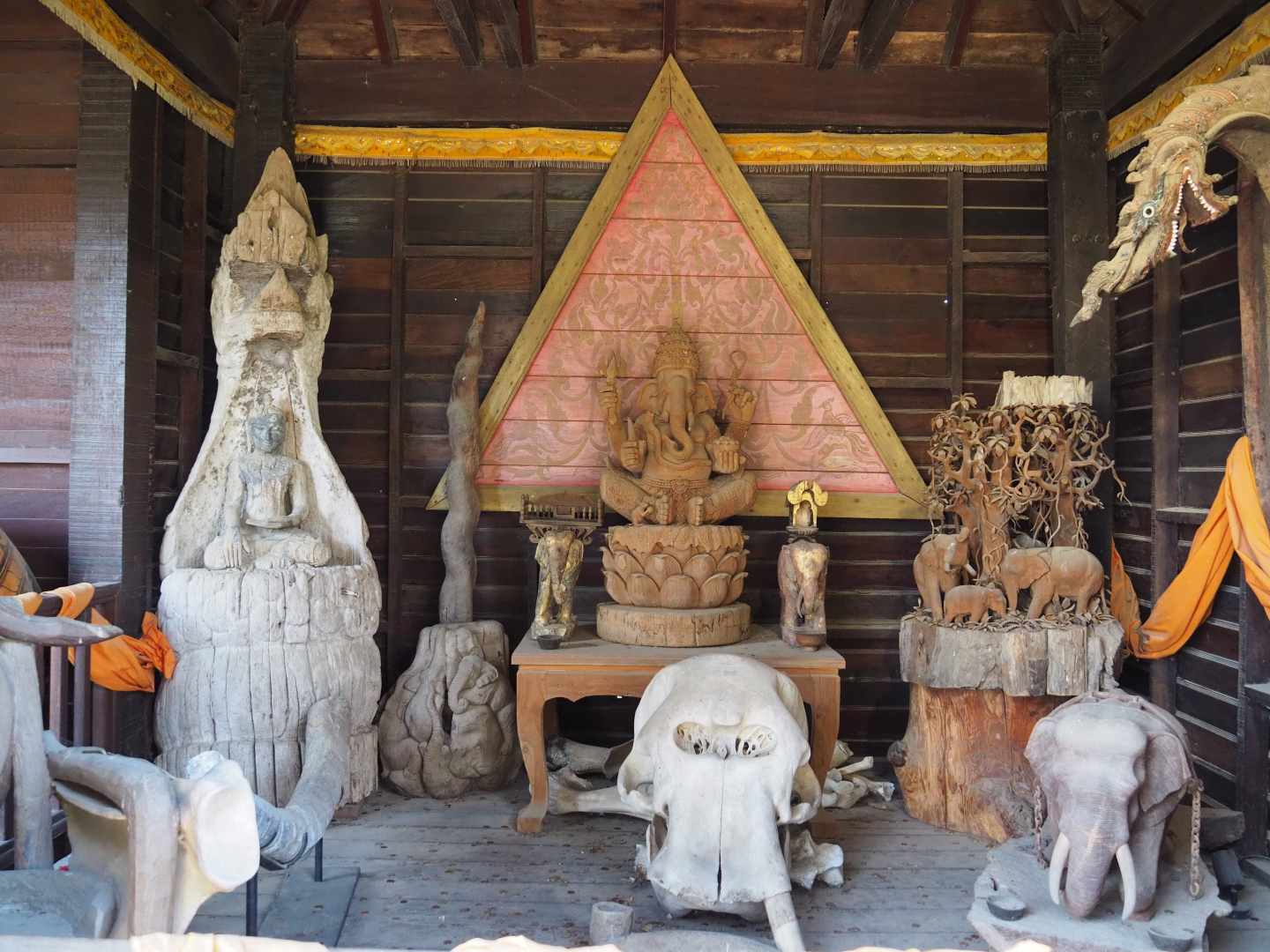 Room in Craftman's House with wood carvings and elephant bones, 2020-09-02