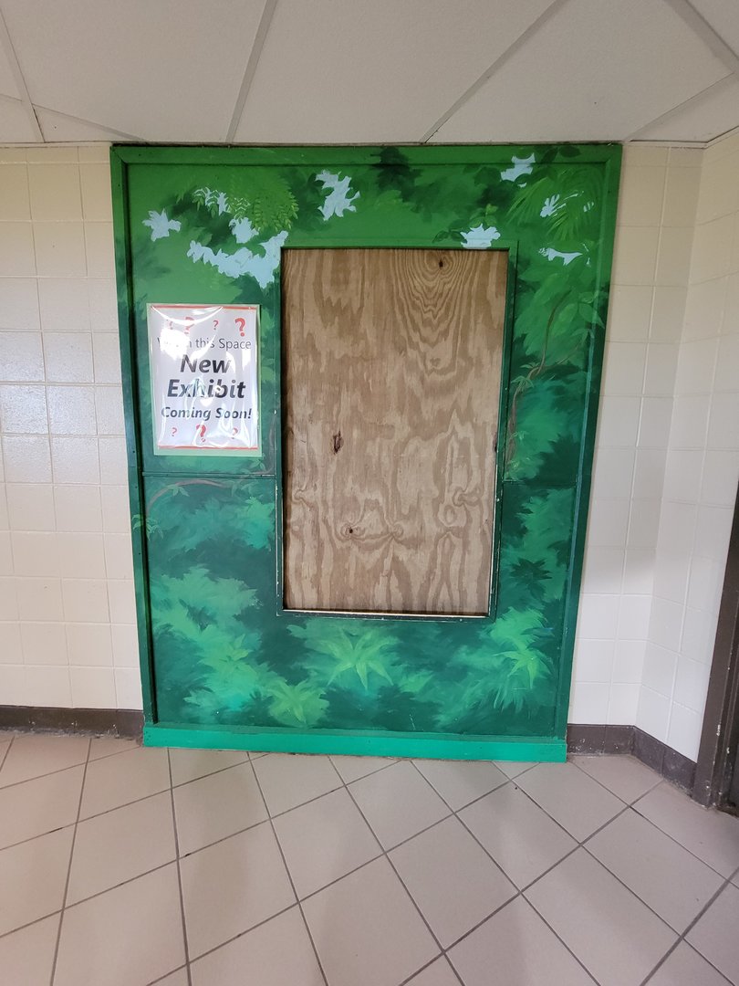 Rosamond Gifford - Empty exhibit, normally holds a snake?