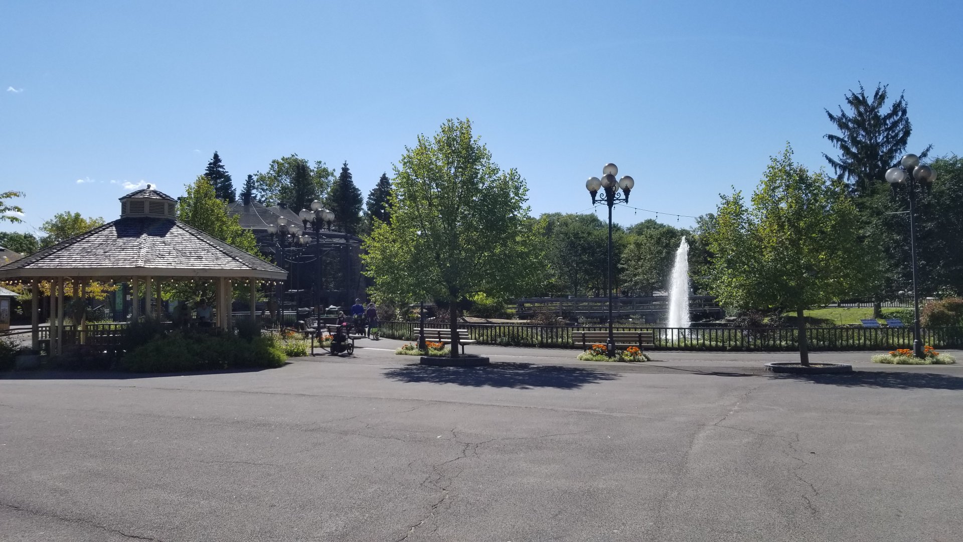 Rosamond Gifford - First view into zoo