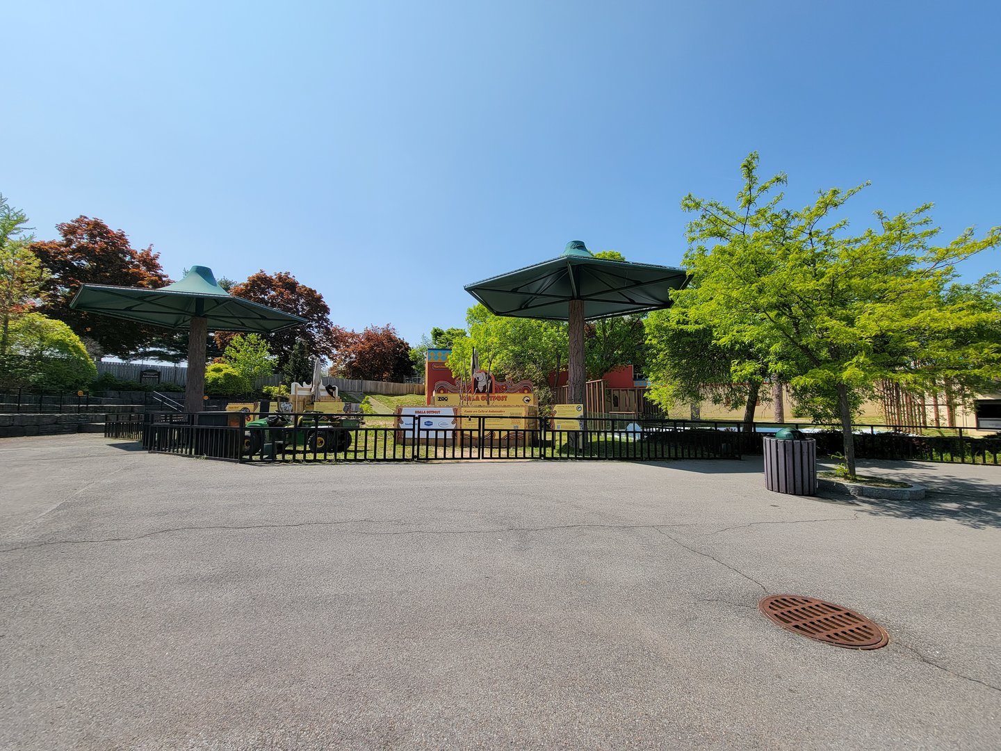 Rosamond Gifford - Old elephant area / new koala signs