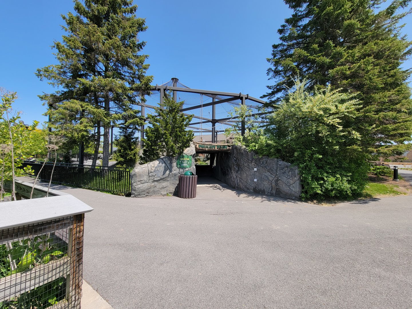 Rosamond Gifford - Outdoor primate area