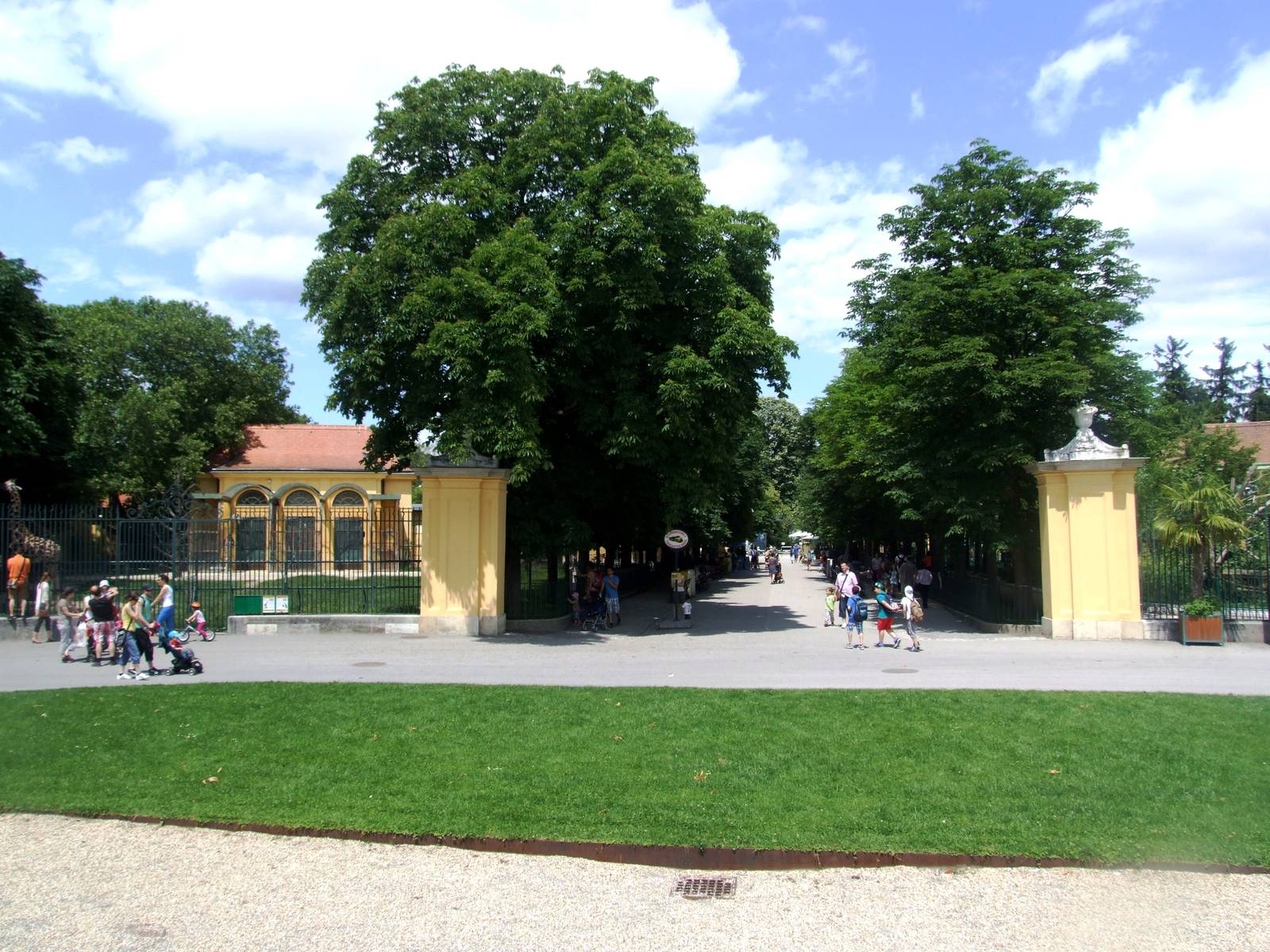 Rotunda Exhibits at Vienna, 14/06/13