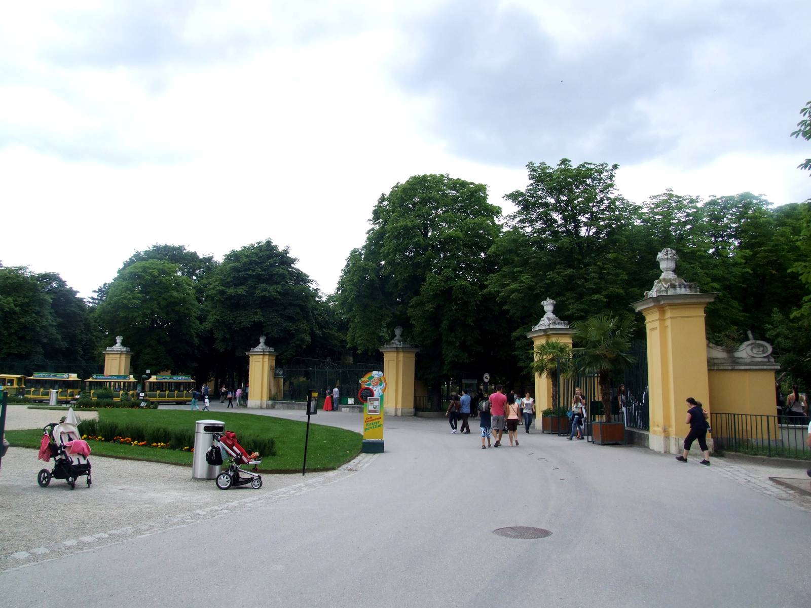 Rotunda Exhibits at Vienna, 14/06/13