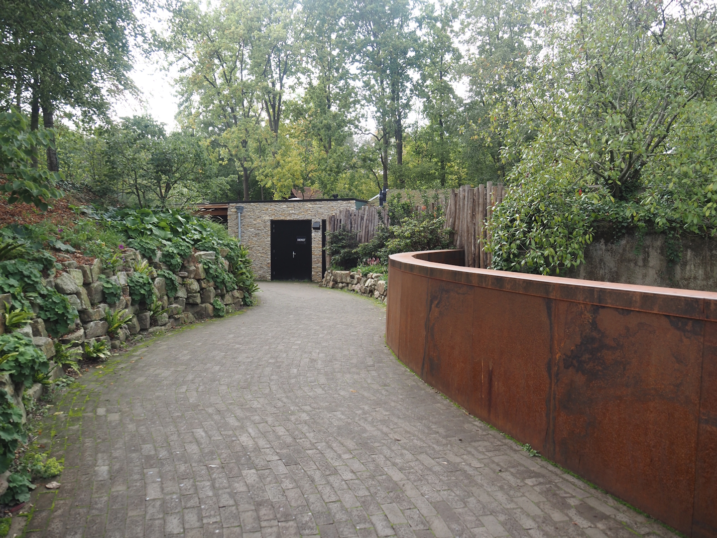Route to bongo and pygmy hippo indoor exhibit viewing areas and viewing area for pygmy hippo exhibit, 2025-09-30