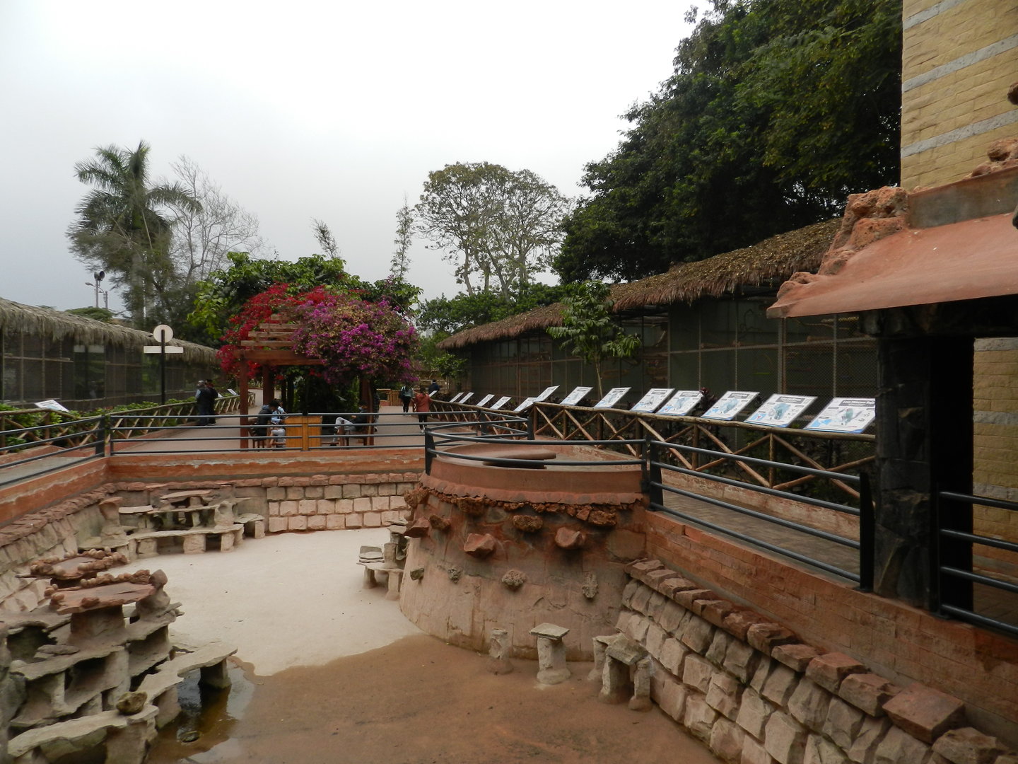 Row of aviaries - Parque de Las Leyendas