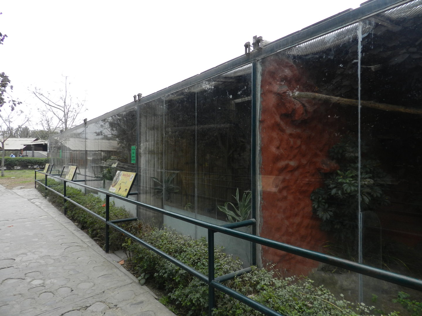Row of exhibits (primates and sloth) - Parque Zoológico Huachipa