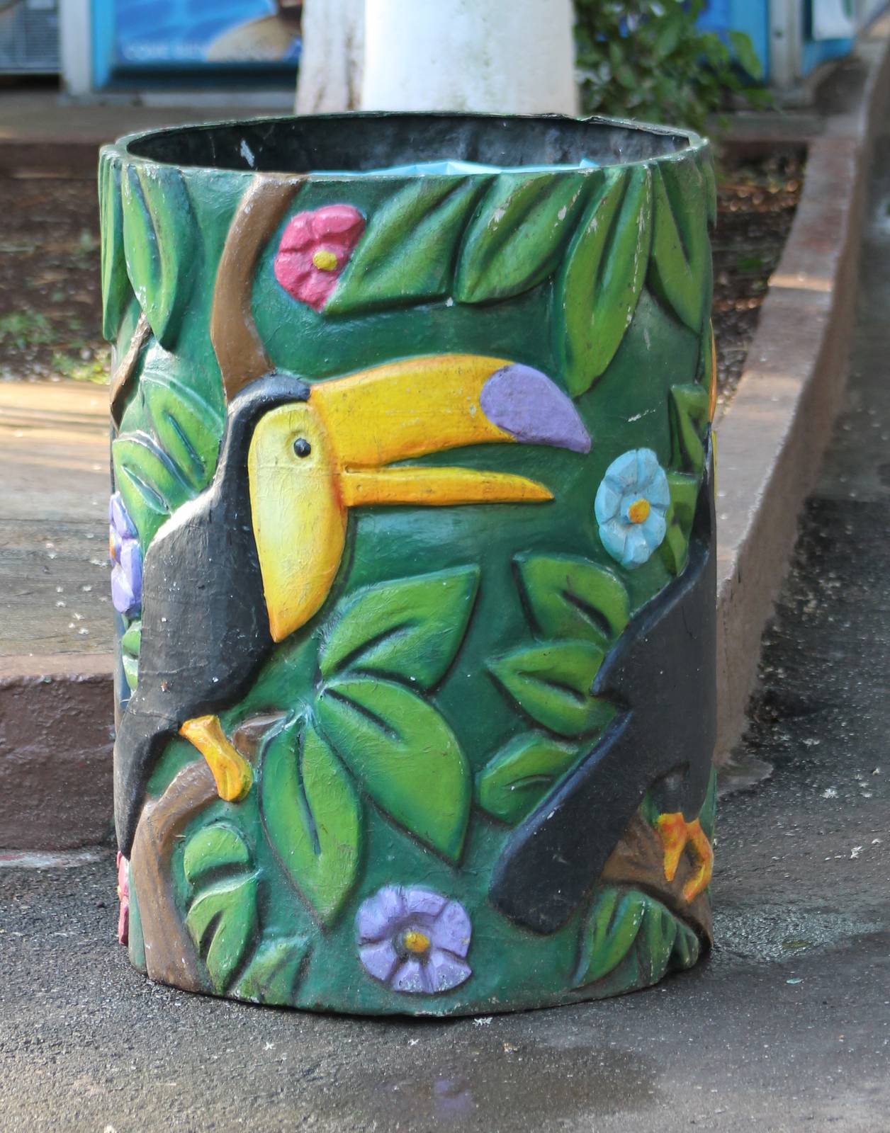 Rubbish bin