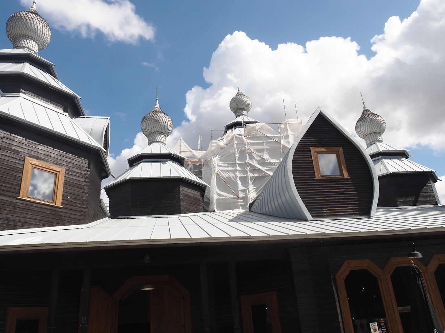 Russian restaurant Izba roof renovation, 2025-09-01