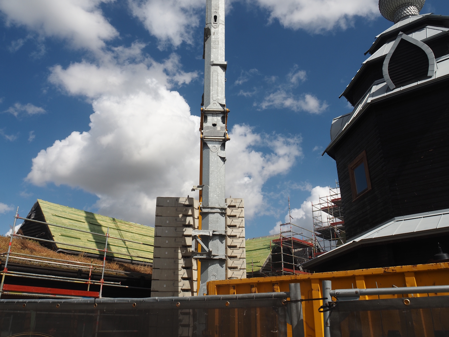 Russian restaurant Izba roof renovation, 2025-09-01