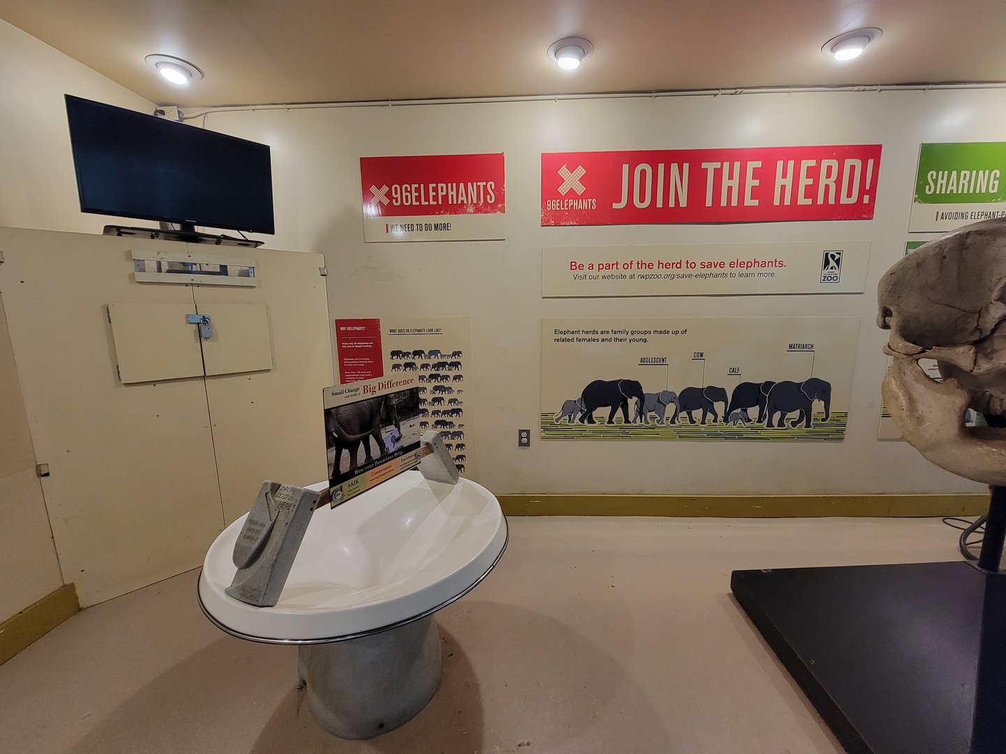 RWPZ 7/22 - Elephant Giraffe Pavilion