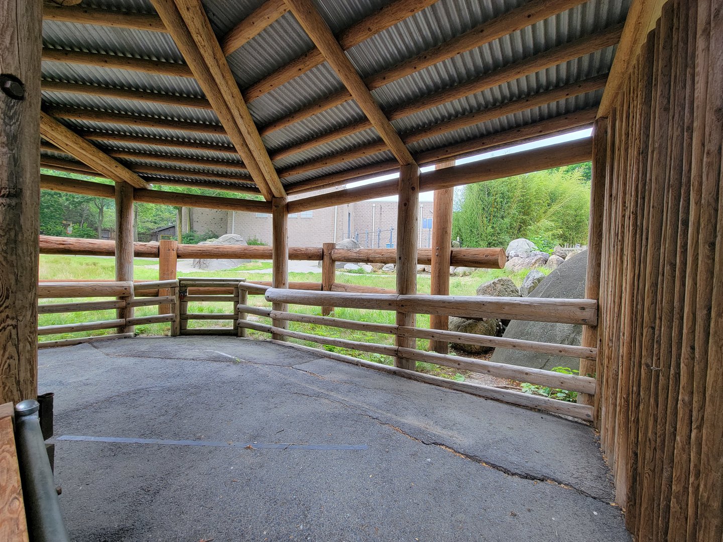 RWPZ 7/22 - Giraffe feeding area