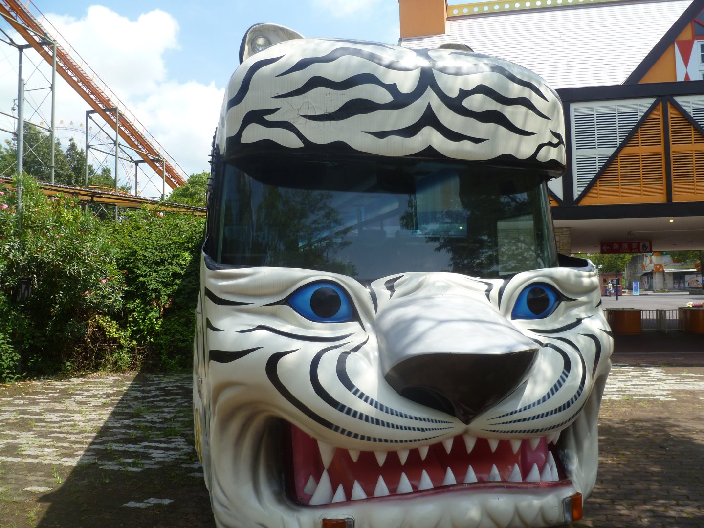 Safari bus at the front of the theme park gate July 2016