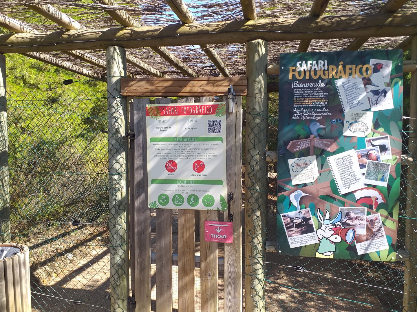 "Safari fotográfico" entry door -Sendaviva (2020)