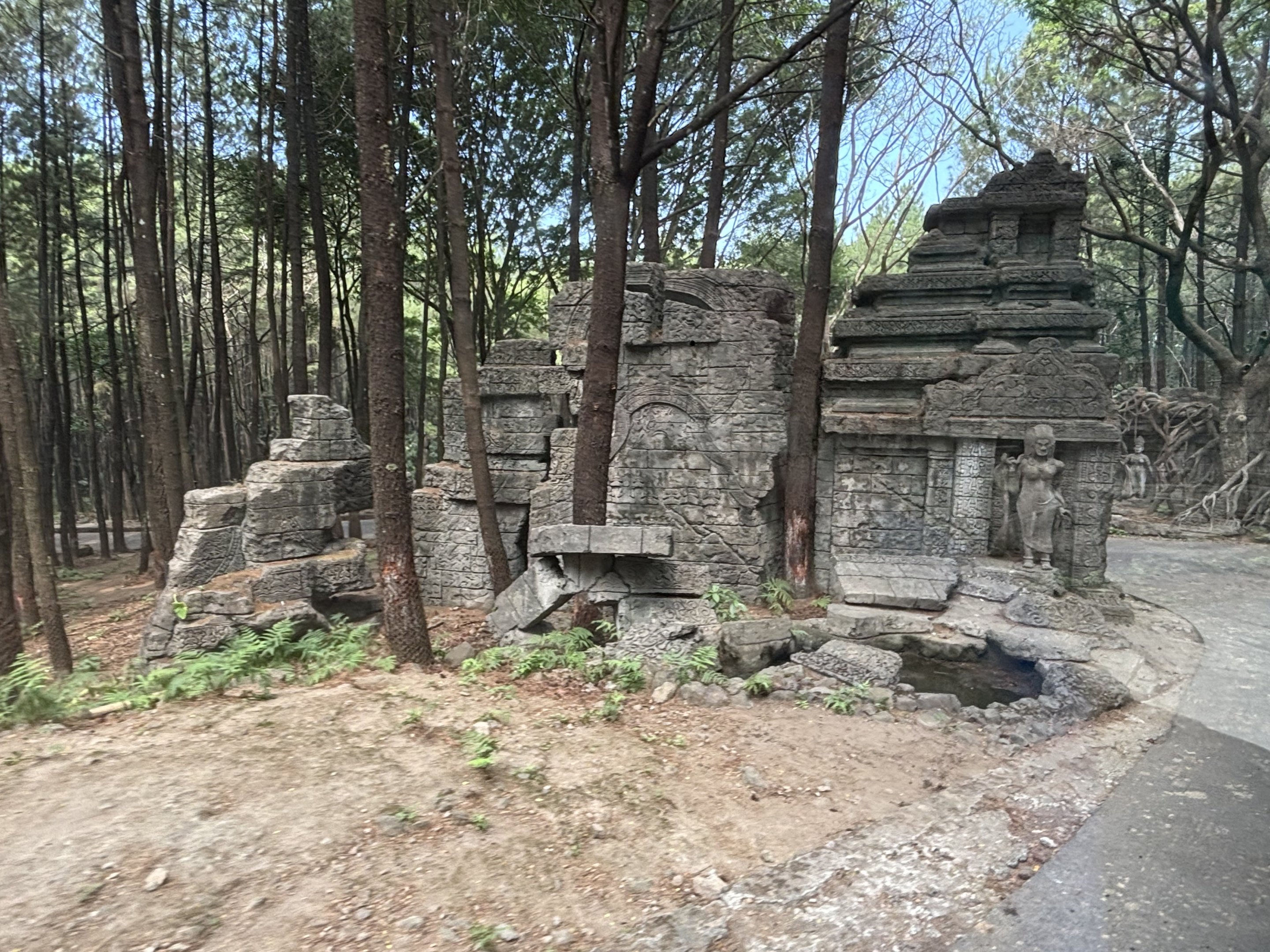 Safari - Ruined Temple