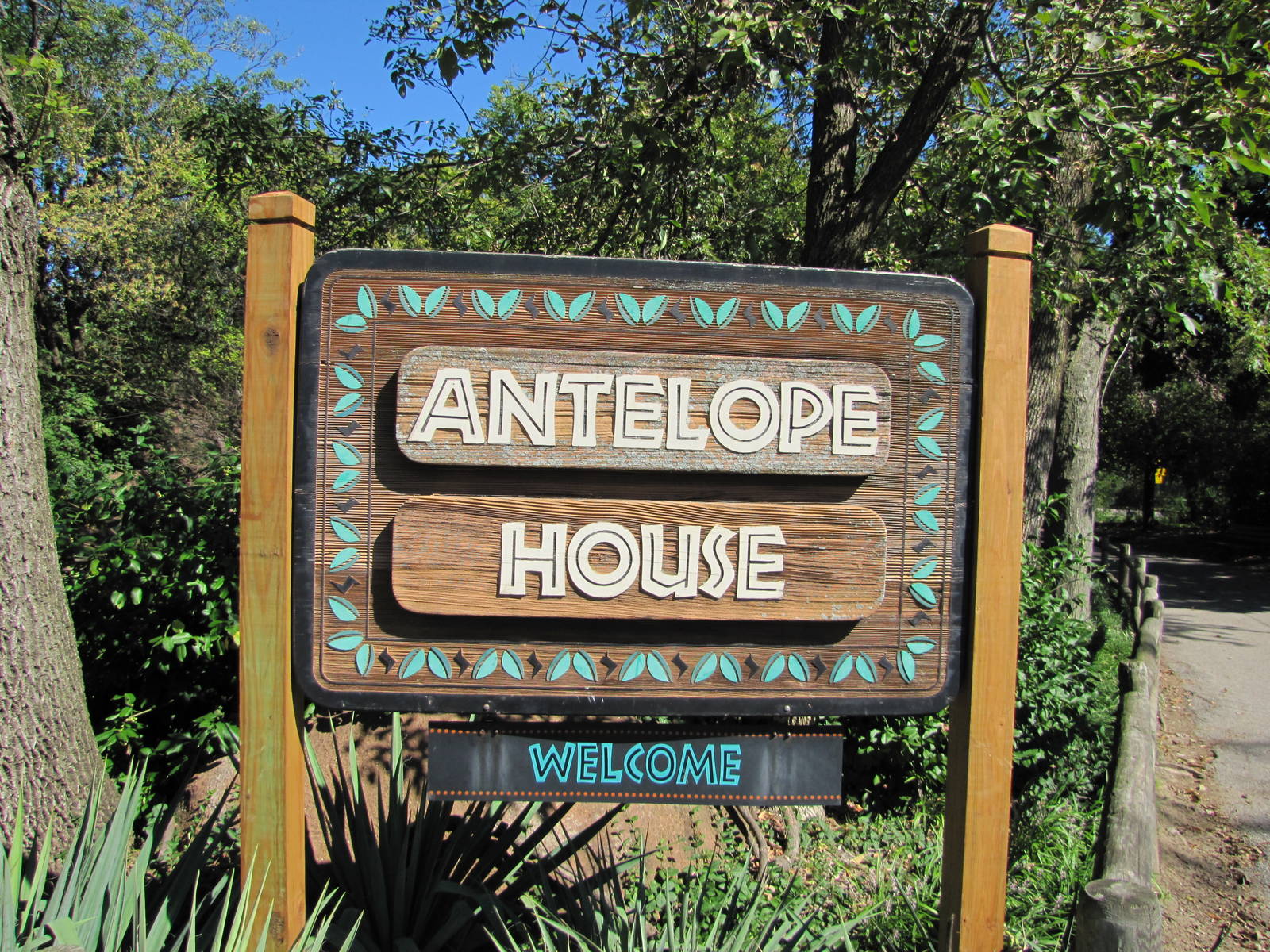 Saint Louis Zoo 2010 - Antelope House signage