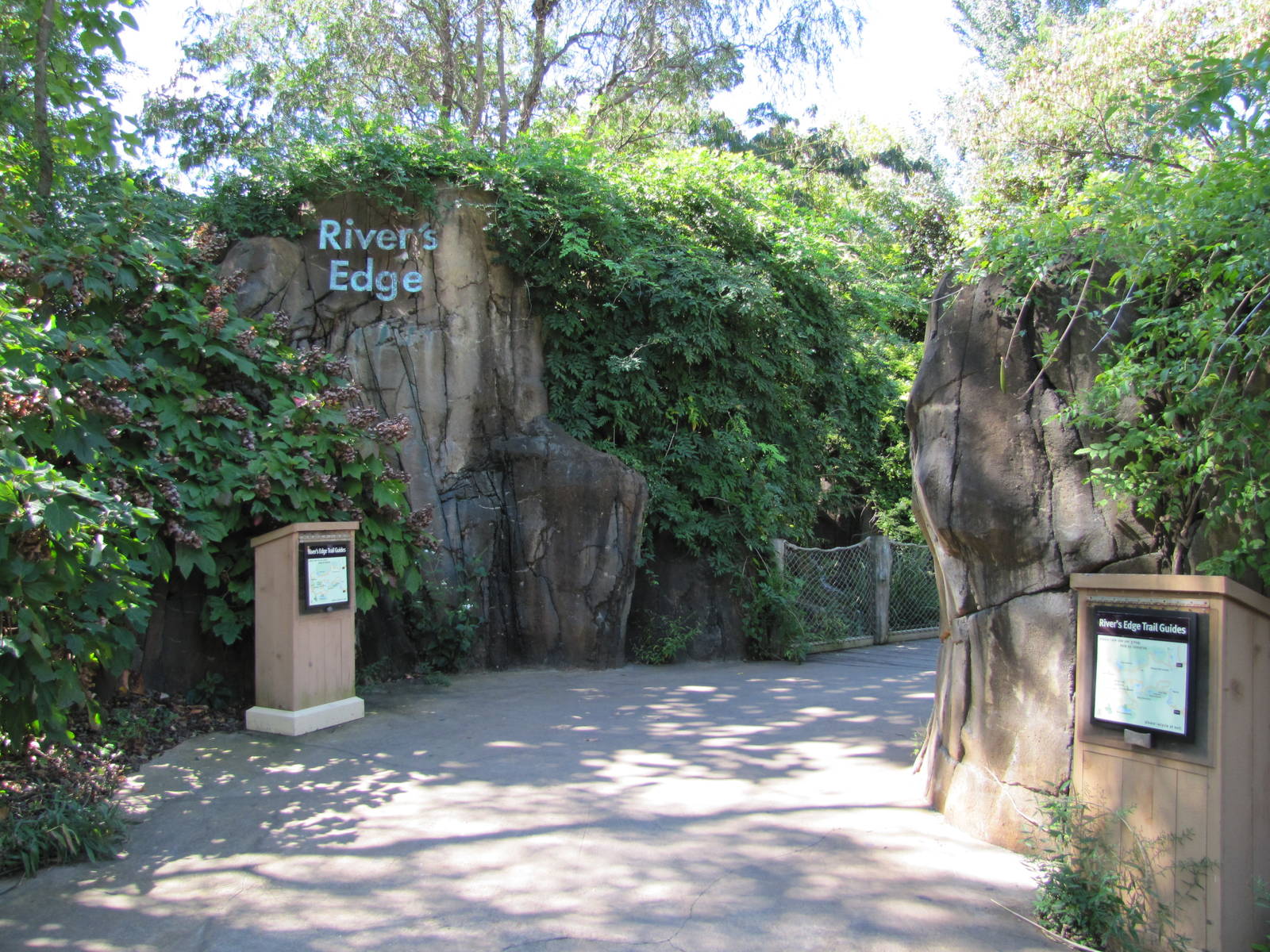 Saint Louis Zoo 2010 - Entrance of Rivers Edge