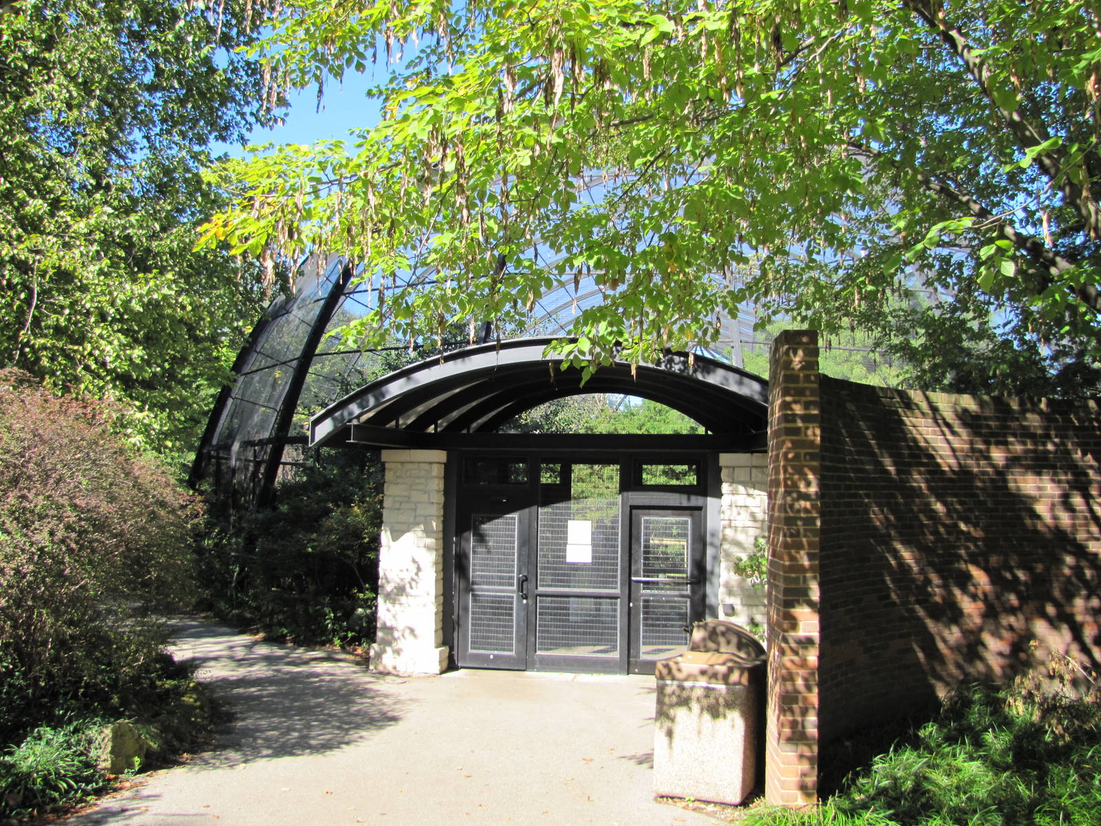 Saint Louis Zoo 2010 - Entrance to 1904 Worlds Fair Flight Cage