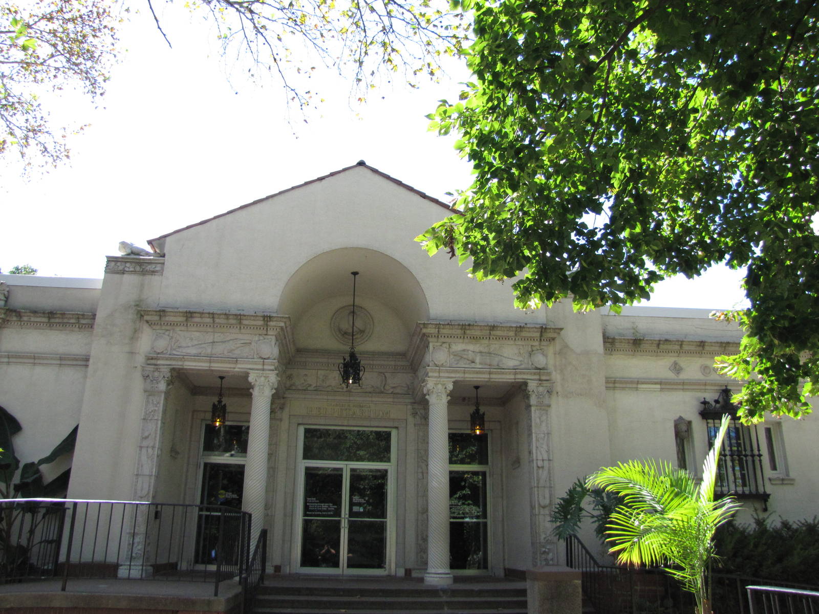 Saint Louis Zoo 2010 - Front of Historic Primate House