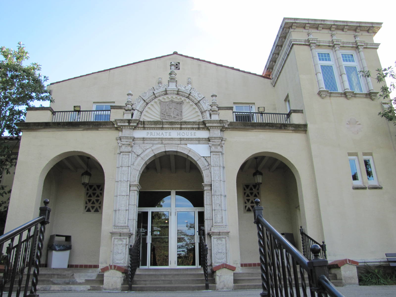Saint Louis Zoo 2010 - Front of Historic Primate House