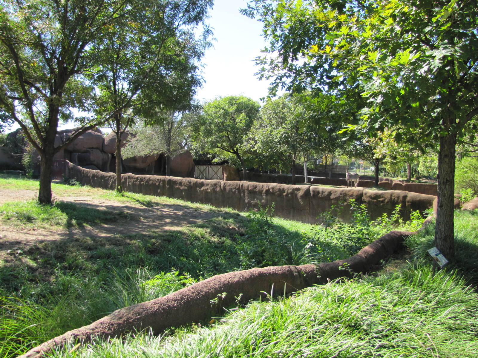 Saint Louis Zoo 2010 - General view of Red Rocks