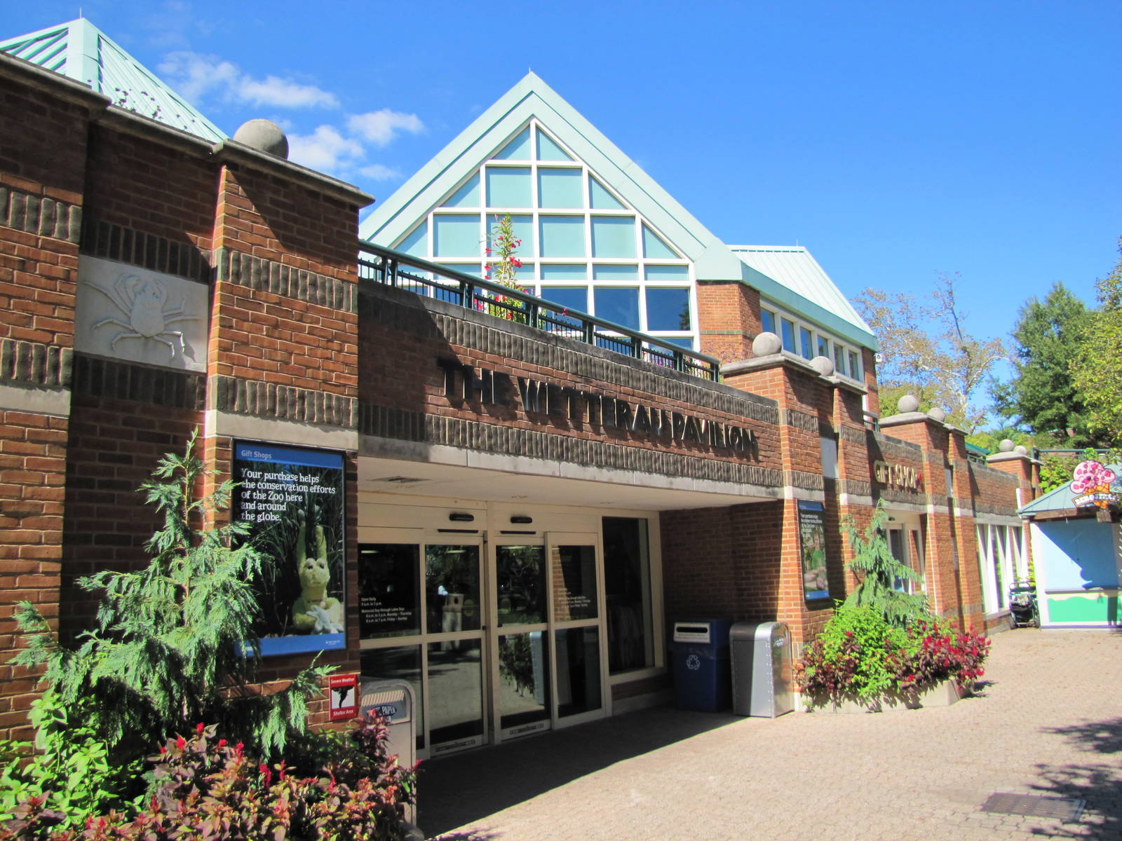Saint Louis Zoo 2010 - Inside the Zoo past the Main Entrance