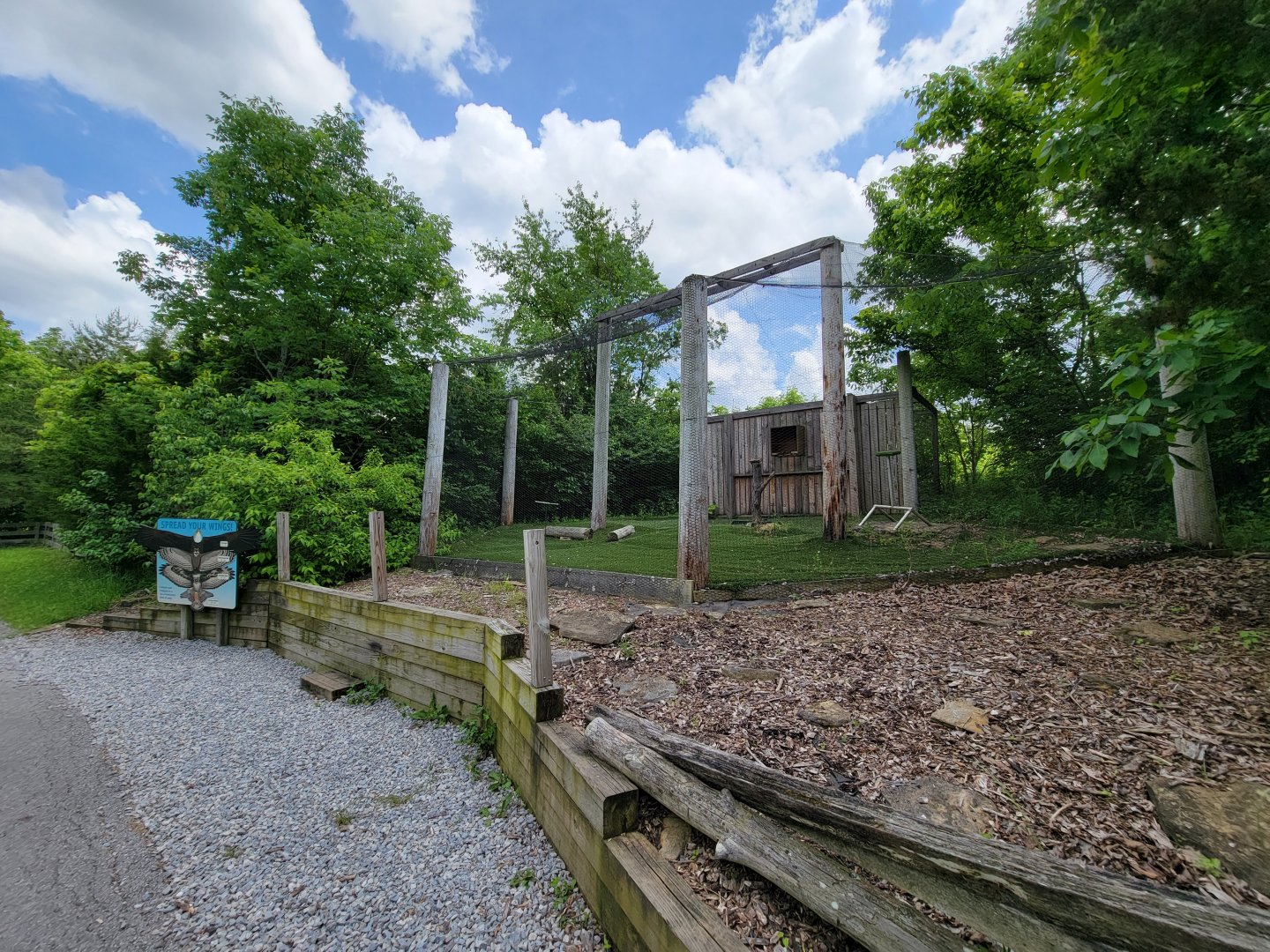 Salato - Birds of prey area, empty