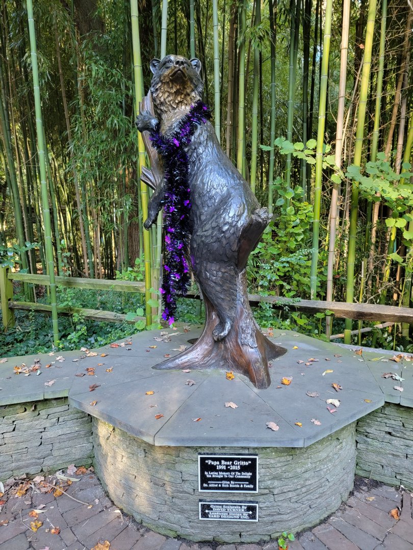 Salisbury Zoo - Andean bear statue
