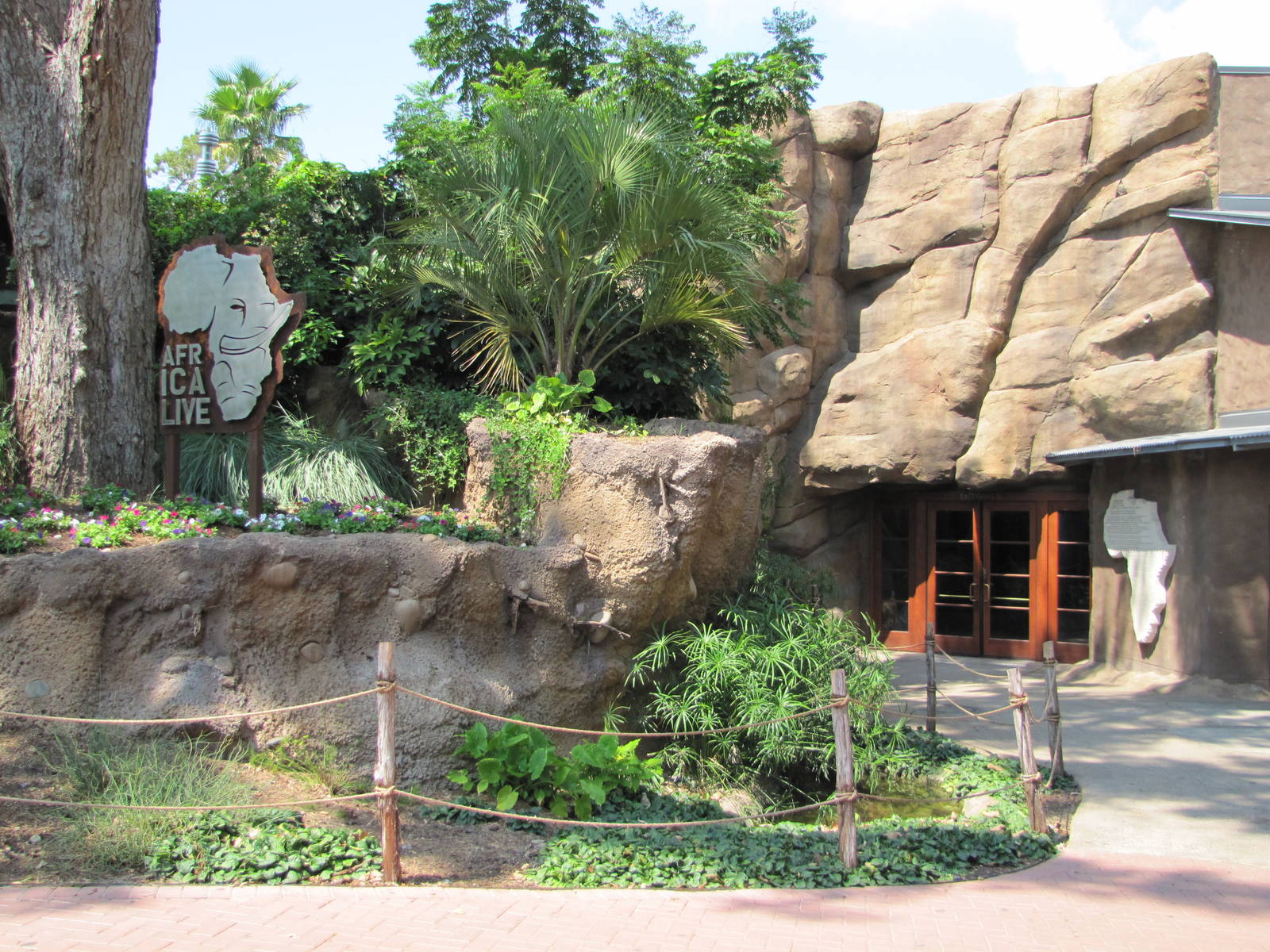 San Antonio Zoo 2010 - Africa Live entrance