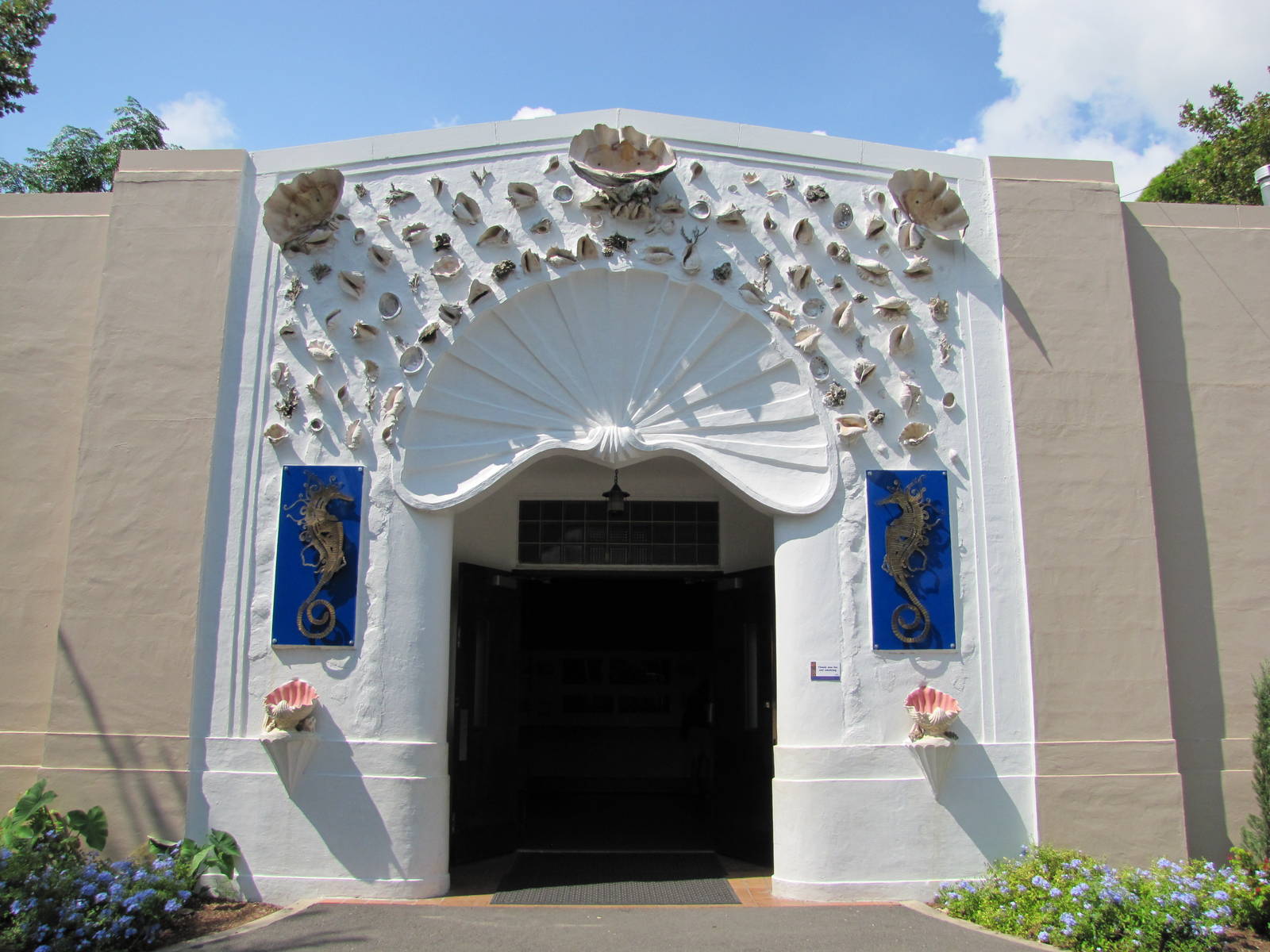 San Antonio Zoo 2010 - Aquarium entrance