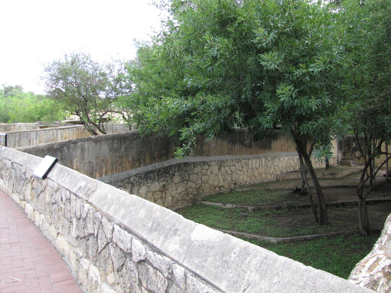 San Antonio Zoo 2010 - Exhibits for small ungulates