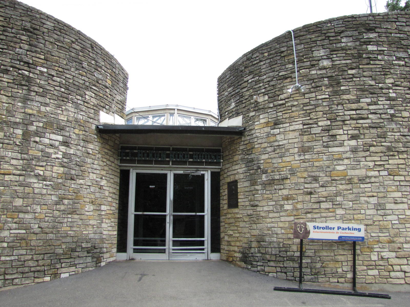 San Antonio Zoo 2010 - Front of the Hixon Bird House