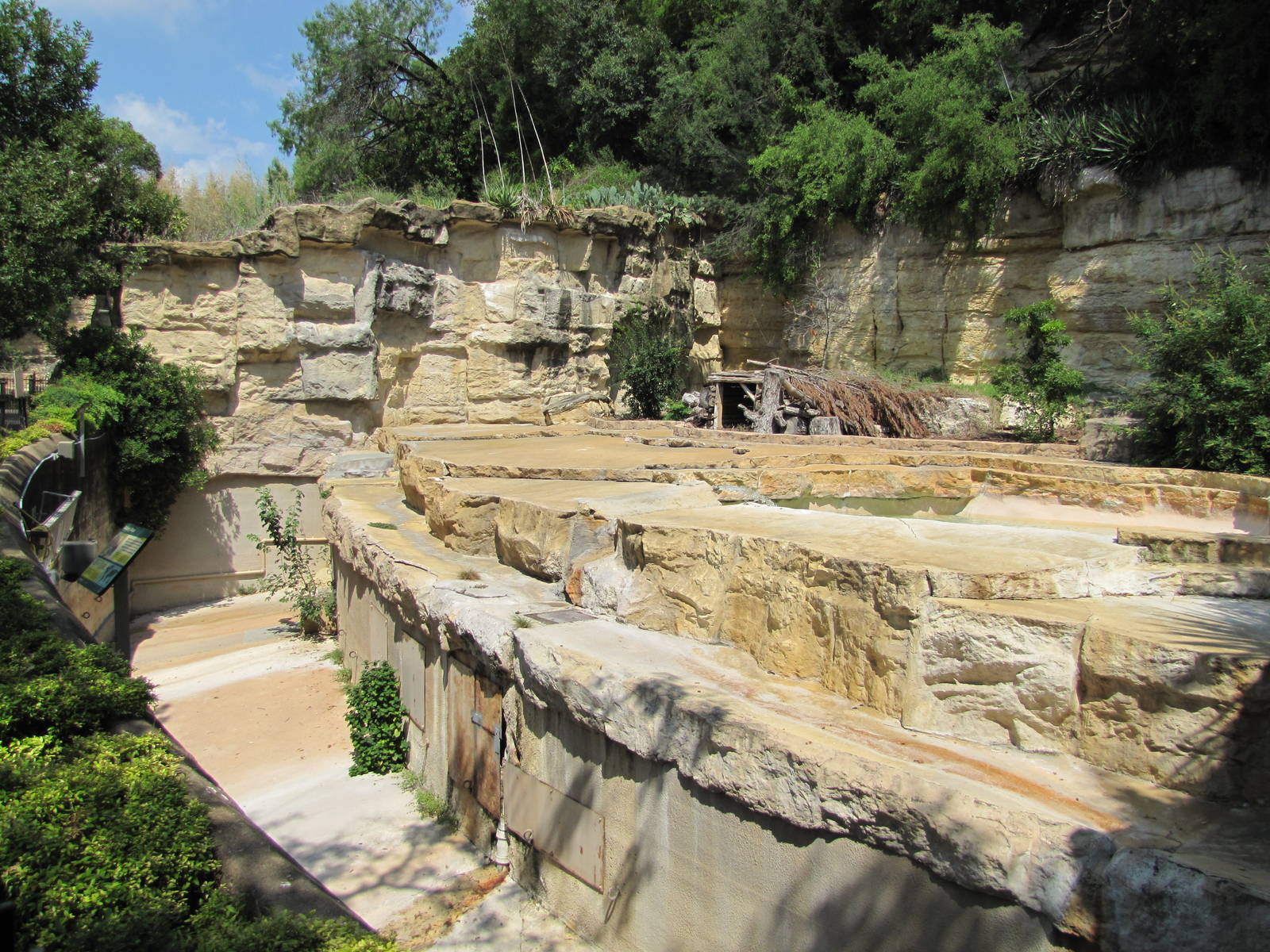 San Antonio Zoo 2010 - Left side of the Grizzly Bear rocky grotto
