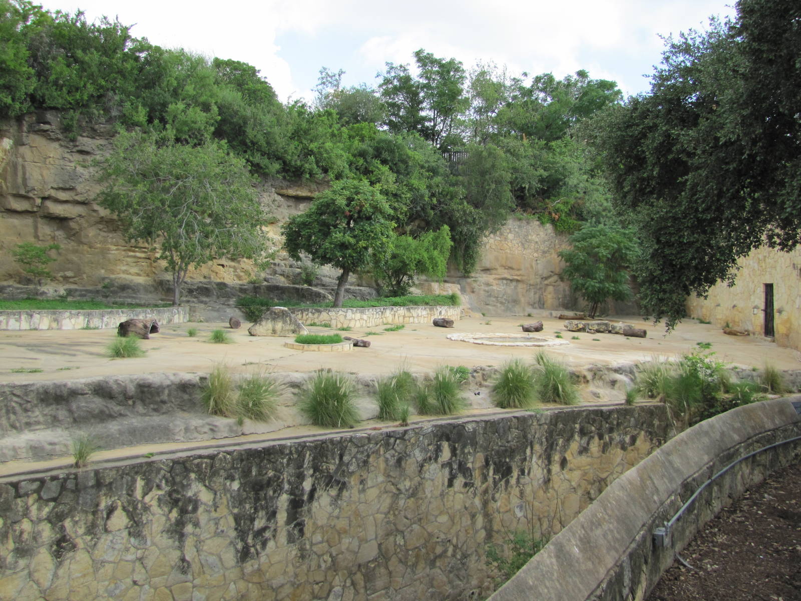 San Antonio Zoo 2010 - Right side of the African Lion exhibit