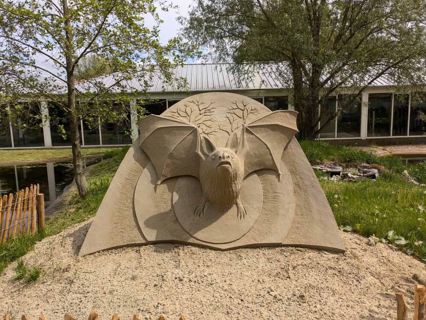 Sand & Zoo event - Bat sand sculpture